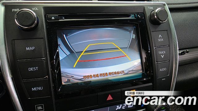 Toyota Camry 2017 — photo 15