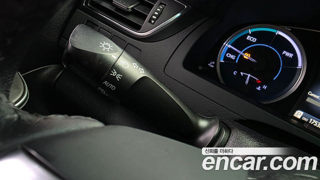 Toyota Camry 2017 — photo 16