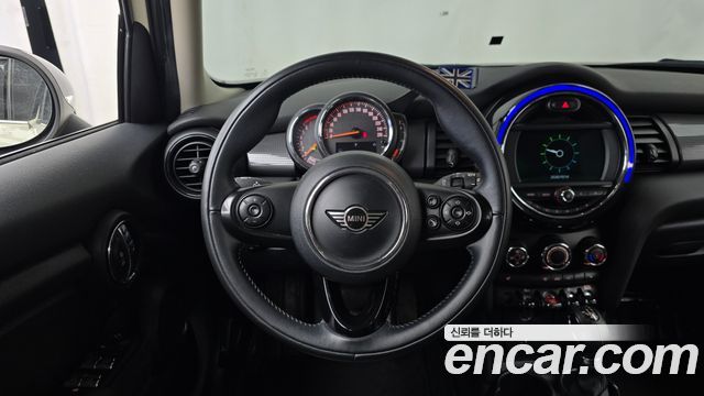 Mini Cooper 2019 — photo 18