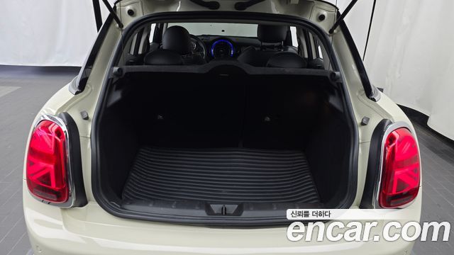 Mini Cooper 2019 — photo 21