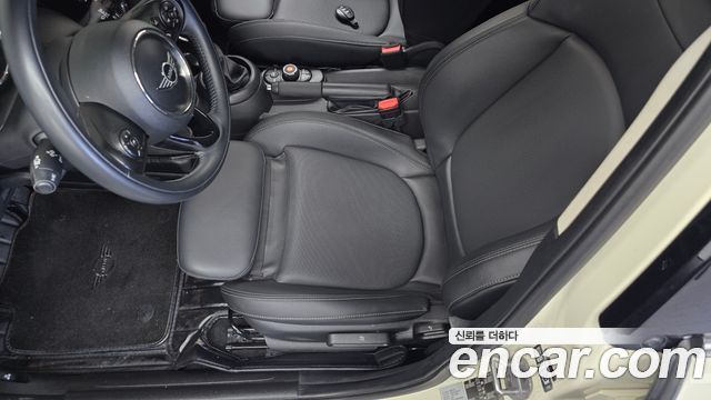 Mini Cooper 2019 — photo 22