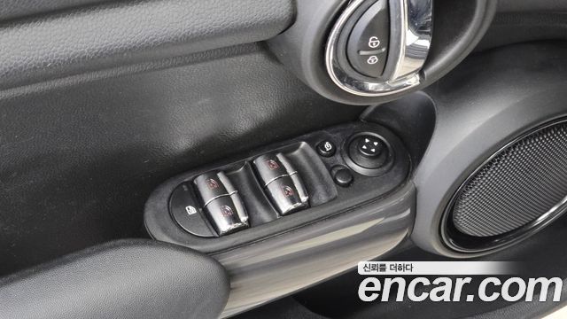 Mini Cooper 2019 — photo 26