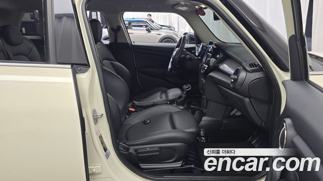 Mini Cooper 2019 — photo 16