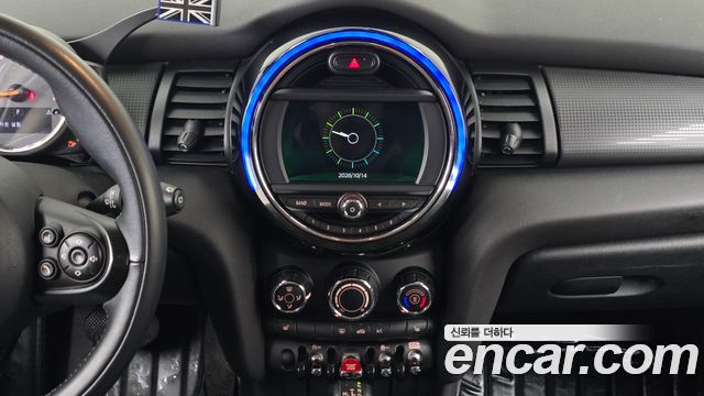 Mini Cooper 2019 — photo 29