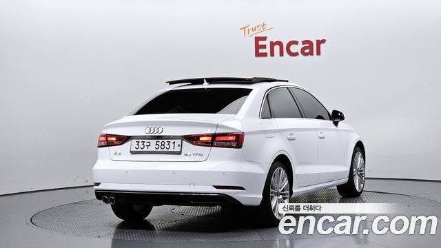 Audi A3 2018 — photo 2
