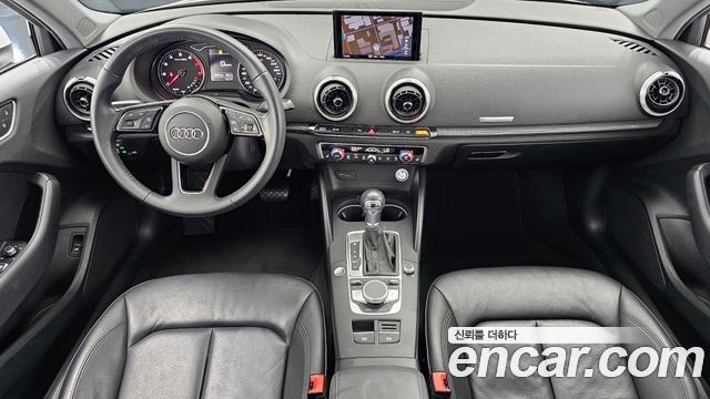 Audi A3 2018 — photo 10