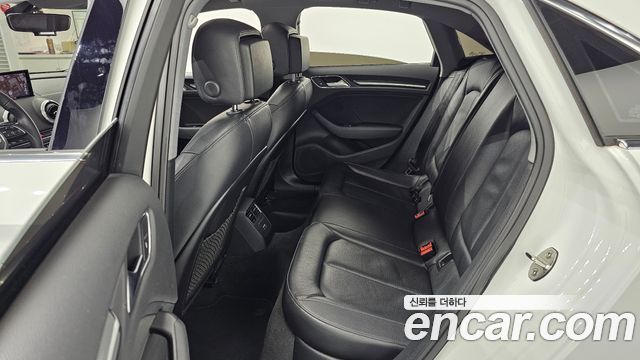 Audi A3 2018 — photo 18