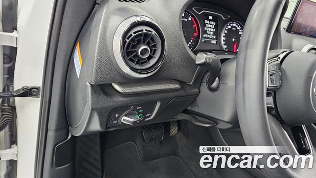 Audi A3 2018 — photo 23