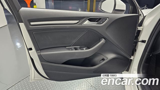 Audi A3 2018 — photo 14