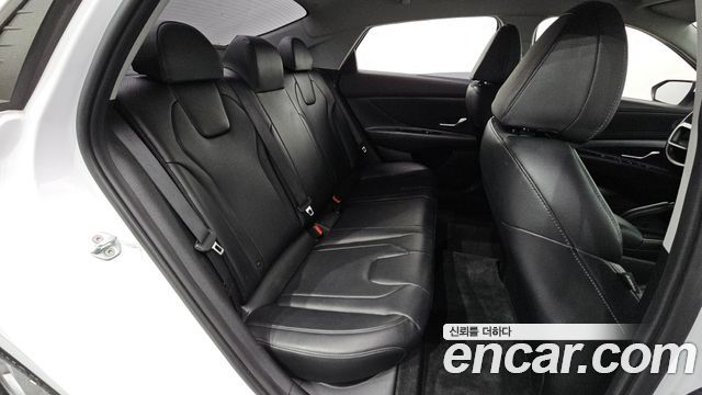 Hyundai AVANTE 2021 — photo 18