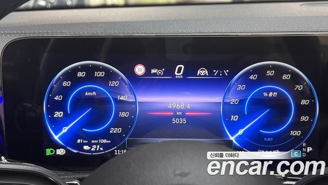 Mercedes-Benz EQB 2026 — photo 8