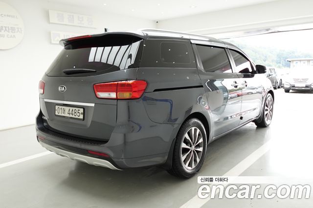 Kia Canival 2018 — photo 3