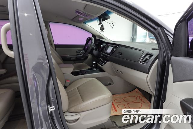 Kia Canival 2018 — photo 7