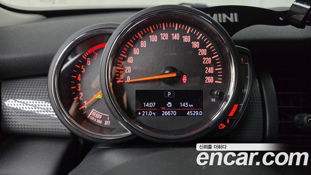Mini Cooper 2019 — photo 11
