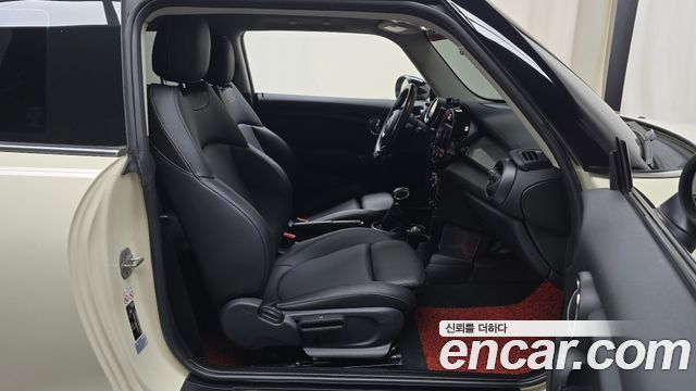 Mini Cooper 2019 — photo 16