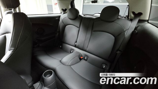 Mini Cooper 2023 — photo 18