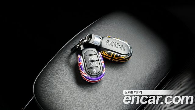 Mini Cooper 2023 — photo 24
