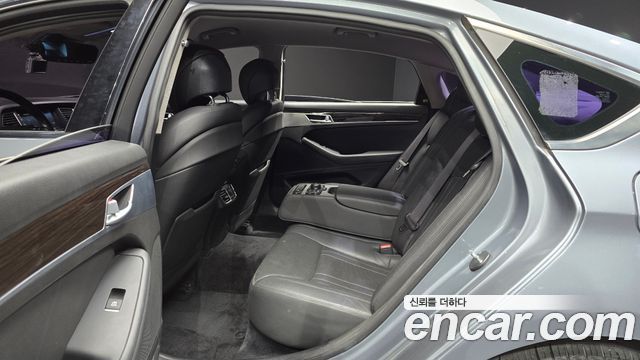 Genesis G80 2017 — photo 17