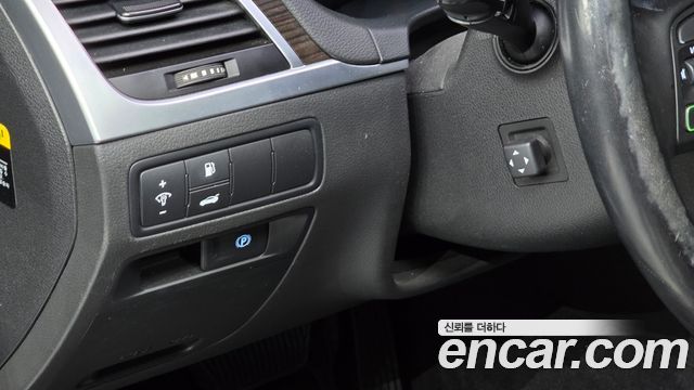 Genesis G80 2017 — photo 19