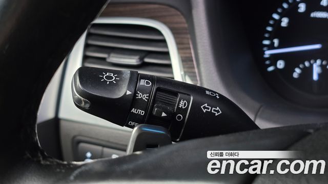 Genesis G80 2017 — photo 21