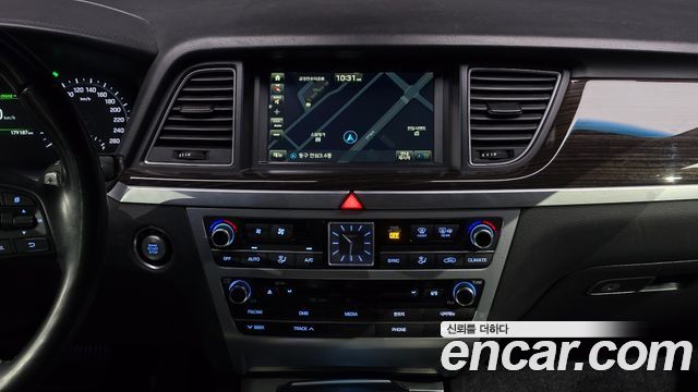 Genesis G80 2017 — photo 24