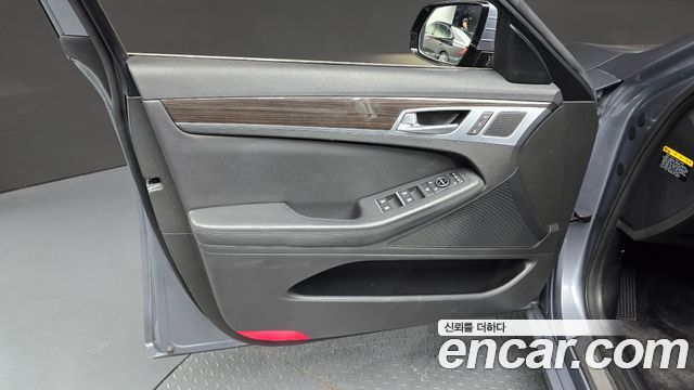 Genesis G80 2017 — photo 14