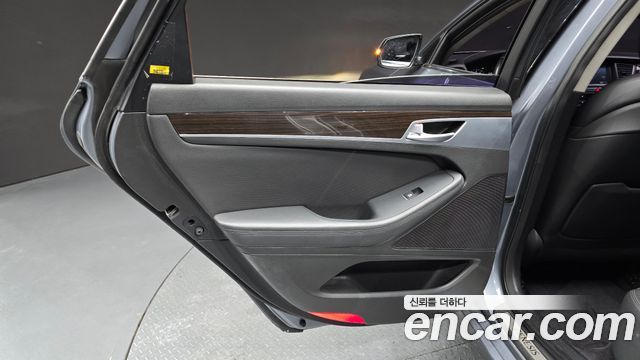 Genesis G80 2017 — photo 15