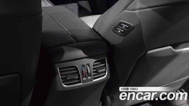 Genesis G80 2017 — photo 28