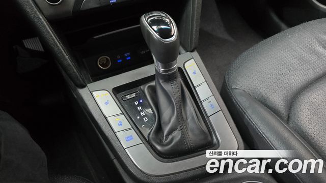 Hyundai AVANTE 2016 — photo 9
