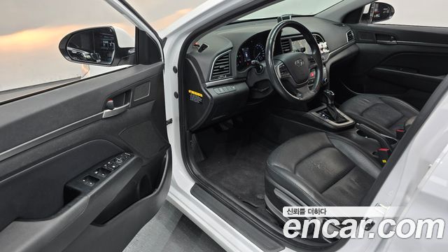 Hyundai AVANTE 2016 — photo 10