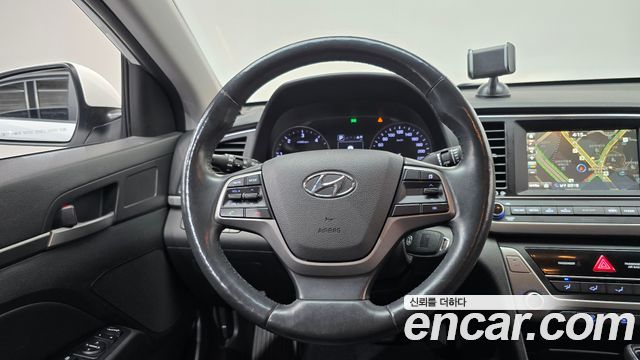 Hyundai AVANTE 2016 — photo 13
