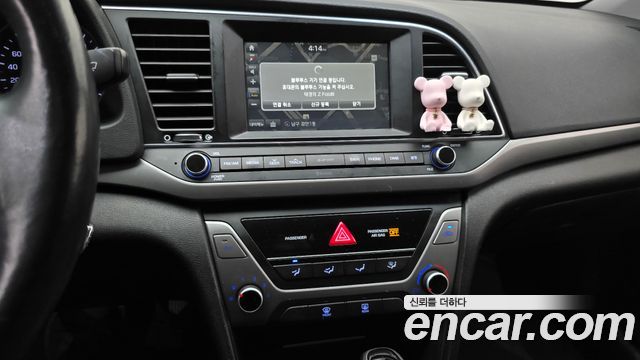 Hyundai AVANTE 2016 — photo 15