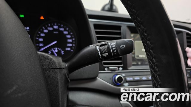 Hyundai AVANTE 2016 — photo 18