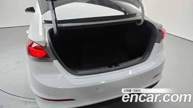 Hyundai AVANTE 2016 — photo 20