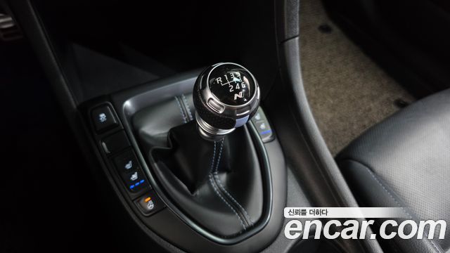 Hyundai Veloster 2019 — photo 12