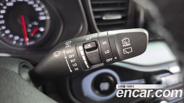 Hyundai Veloster 2019 — photo 28