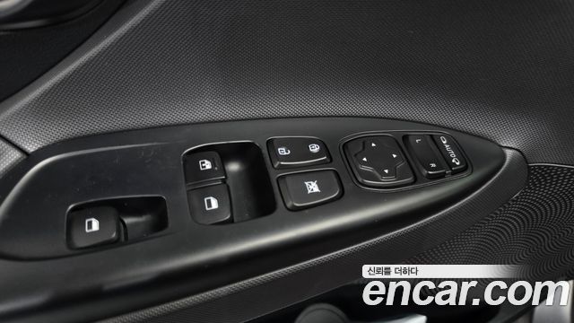 Hyundai Veloster 2019 — photo 30