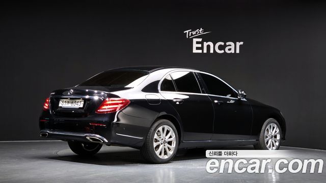 Mercedes-Benz E-Class 2018 — photo 2