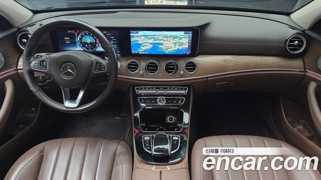 Mercedes-Benz E-Class 2018 — photo 10