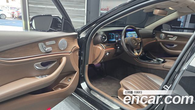Mercedes-Benz E-Class 2018 — photo 13