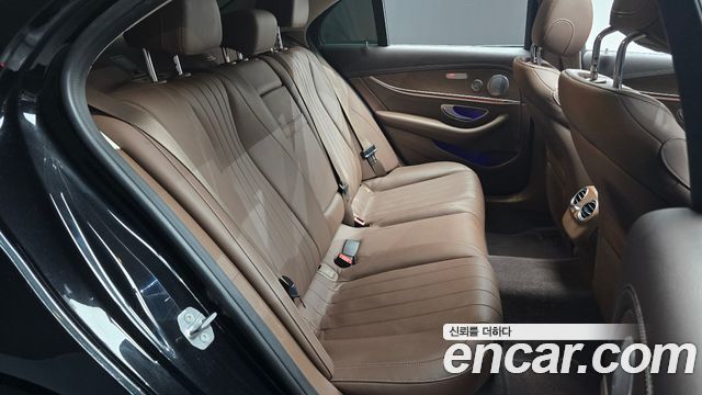 Mercedes-Benz E-Class 2018 — photo 17