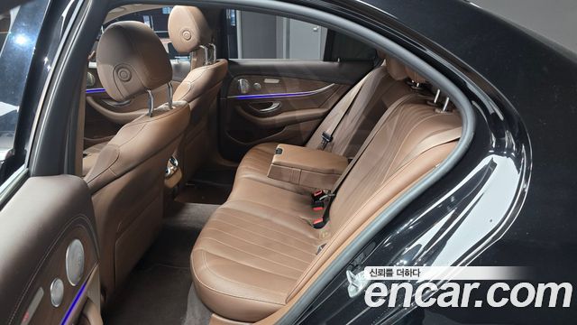 Mercedes-Benz E-Class 2018 — photo 18