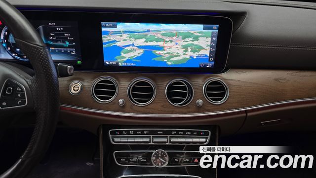 Mercedes-Benz E-Class 2018 — photo 23
