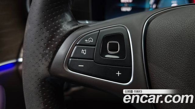 Mercedes-Benz E-Class 2018 — photo 24