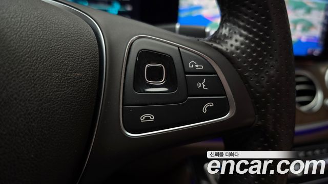 Mercedes-Benz E-Class 2018 — photo 25
