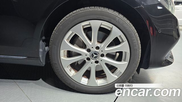 Mercedes-Benz E-Class 2018 — photo 7