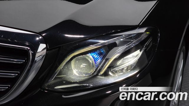 Mercedes-Benz E-Class 2018 — photo 8