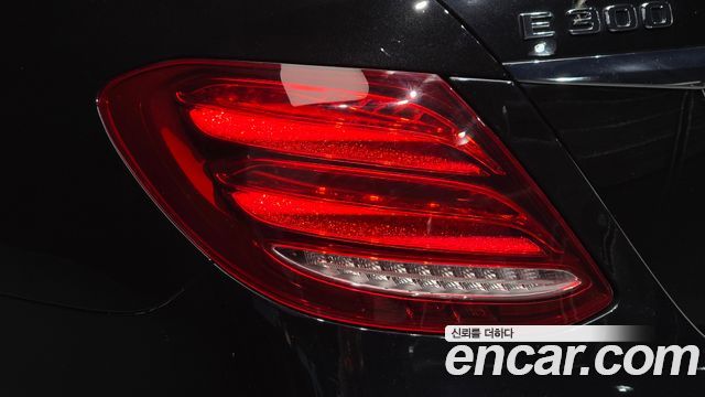 Mercedes-Benz E-Class 2018 — photo 9