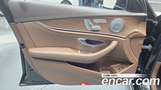Mercedes-Benz E-Class 2018 — photo 14