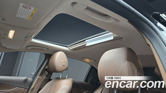 Mercedes-Benz E-Class 2018 — photo 32